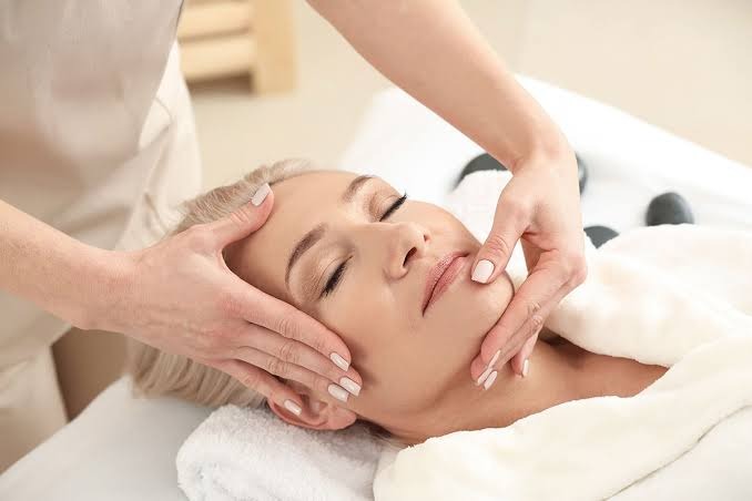 Relaxing facial massage therapy for lymphatic drainage and skin rejuvenation at Nail Bahar salon.