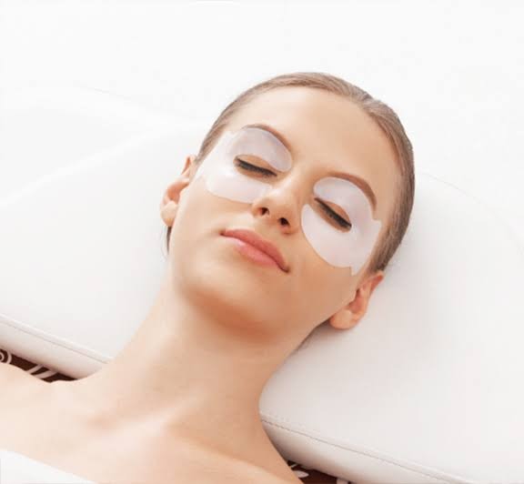 Hydrating collagen eye patch treatment for anti-aging skin care at Nail Bahar salon.
