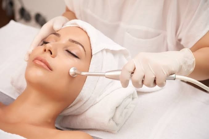 Microcurrent facial therapy and non-surgical skin lifting treatment at Nail Bahar salon.